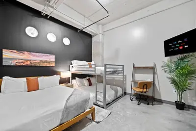 Image de Stunning Downtown Apartment | Pool, Laundry, Parking