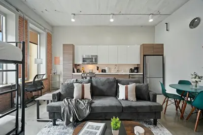 Image de Stunning Downtown Apartment | Pool, Laundry, Parking