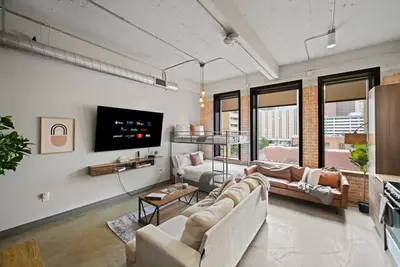 Image de Stunning Downtown Apartment | Pool, Laundry, Parking