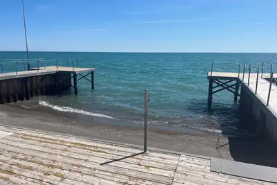 Image de Water’s Edge Retreat\nEnjoy your own private waterfront home!