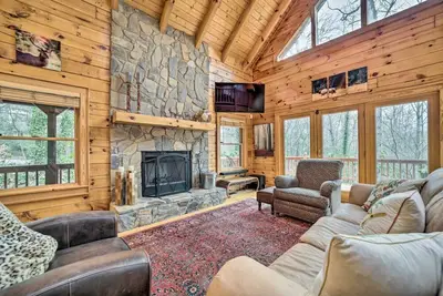 Image de Walk to Golfing: Creekside Cabin + Hot Tub