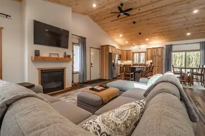 Image de \"Birdie Bunkhouse\" Rome Wi - 4 Bedroom Home - Close to Several Golf Courses!