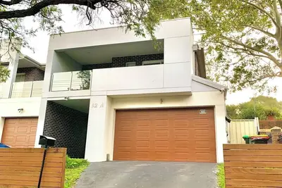 Image de 4-Bedroom building in awesome Bankstown with Ac