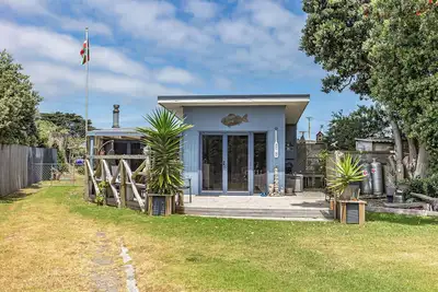 Image de Close to the beach pet friendly 3-bedroom bach with Ac, WiFi in Himatangi Beach