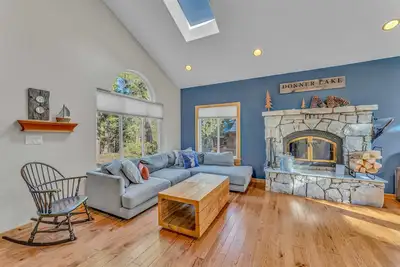 Image de Spacious Pet-Friendly Truckee Retreat with Hot Tub