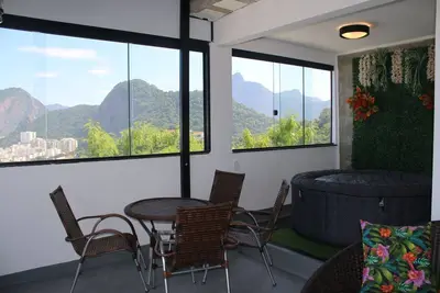 Image de Unique Two-Storey Favela Hideaway With Hot Tub And Stunning Views - Leme, Rio