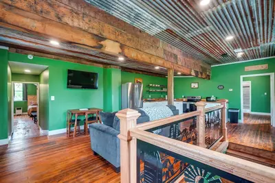Image de Near Wineries: Country Condo in New Haven
