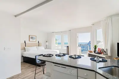 Image de 2 Coastal Studios at Cayucus | Beach Access + Ocean Views