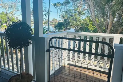 Image de Relaxed country-coastal home only 10mins from the beach!