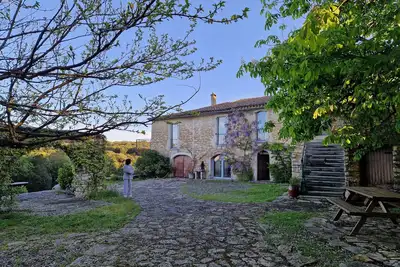Image de Mas traditionnel rénové au cœur de la nature – charme, calme et authenticité