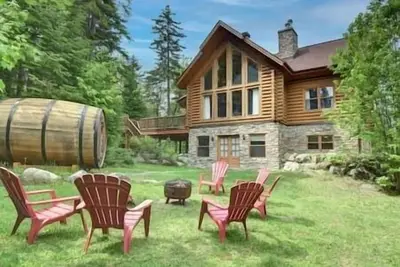 Image de Fiddler Lake Resort : Luxury Chalet + Hot Tub