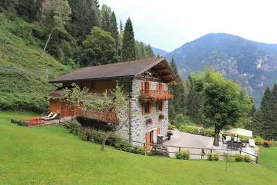 Image de Apartment in a chalet nestled in the forest, with sauna and private forest