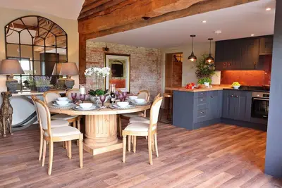 Image de Maison de campagne classique acceptant les chiens, Sans dépôt