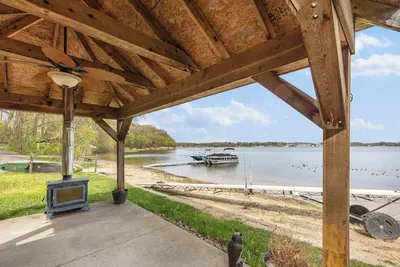Image de Beach Front with Dock, Sauna, Hot Tub - Mtm Premier