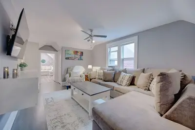 Image de Stay Central in Bayview: 5 Min to Downtown