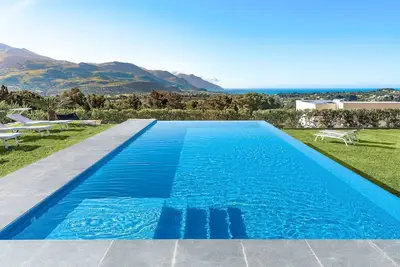Image de Villa à Castellammare Del Golfo avec 4 chambres à coucher, 8 couchages