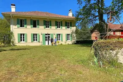 Image de Family house in the forest and close to the ocean