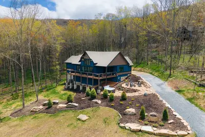 Image de Camp Care Free at Eagles Nest - game room, hot tub, fire pit