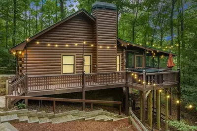 Image de Shaded Laurel - New Hot Tub!