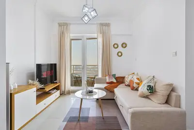 Image de Lovely 1 Bed With Private Balcony, Free Parking, and Access to Pool & Gym