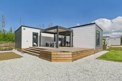 Image de Chalet neuf pour 6 avec piscine chauffée à l'année