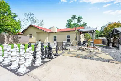 Image de Checkmate and Chill-Inn I Yard Games, Families