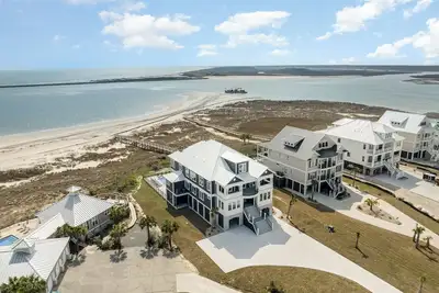 Image de Freedom  Point: A New Chapter in Oceanfront Luxury