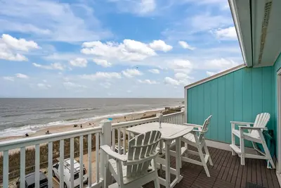 Image de Top Floor 2 Bdrm/2 Bath Ocean Front, Beach Access condo. Sleeps 6 with Linens!