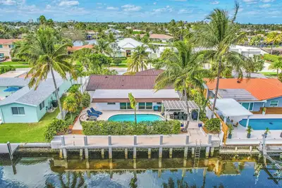 Image de Brand New Waterfront Home! Bnr Vacation Rentals