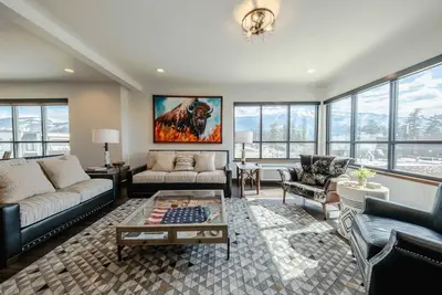 Image de Downtown Penthouse Condo – For 4!