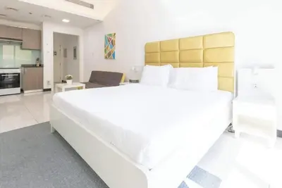 Image de Chic & Comfortable Studio in Crystal Residence Jvc