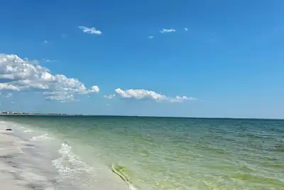 Image de New Construction, Beachfront Views, Multiple Living Areas, Pet-Friendly