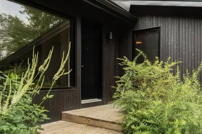 Mid-century home with Mtb trail and beach access