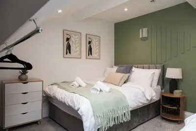 Central Harrogate  Beautiful Bright 1-Bedroom Apt