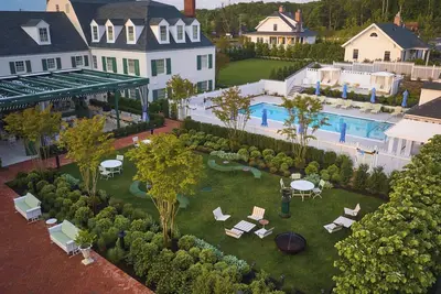Image de Charming, Stand-alone, Single-story Garden Cottage at Historic Canoe Place Inn