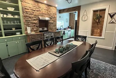 Image de The Brick house on Lincoln-Walk to Shops, 15 Min to Gettysburg