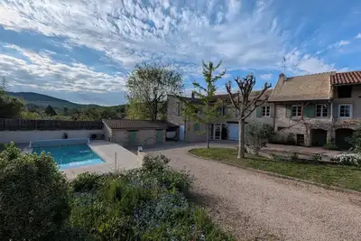 Image de Maison de charme - Piscine - 7 lits - 11 voyageurs - Animaux Ok - Cluny
