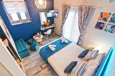 Image de Majestic Blue Studio-Ignite your Senses in a Lovely Couple's Retreat nr Old Town