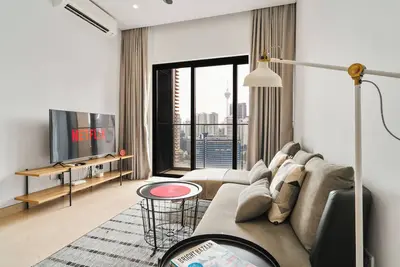 Image de 2-bedroom Suite with Twin Tower view at the living room