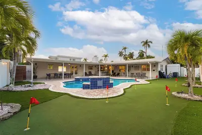 Image de Luxury Spacious Villa 10 min walk to beach