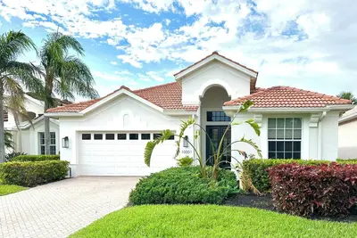 Image de High end retreat in Miromar Lakes with private pool