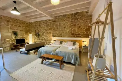 Image de Sandoñana · by Wehomes · Old Palace Lodge Db4