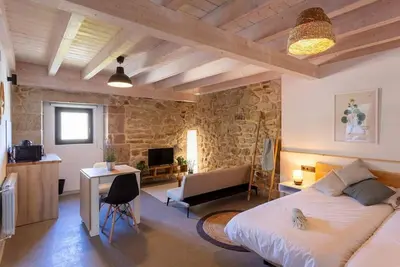 Image de Sandoñana · by Wehomes · Old Palace Lodge Db5
