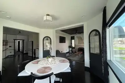 Image de Welcome to the Raven Rose - A Chic, Newly Renovated 2bd/1ba Home