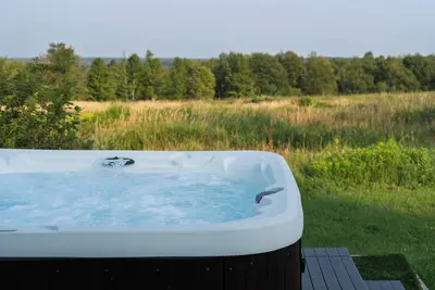 Image de Hilltop Retreat with Hot Tub in Livingston Manor
