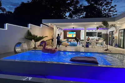 Image de House with swimming Pool in Samal Island, davao