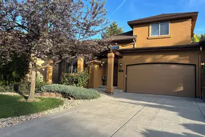 Image de Gorgeous 3-bedroom Villa at the Banbury Golf Course subdivision.