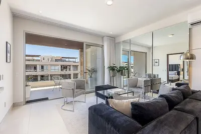 Image de New 3 Bedroom Luxury Condo.