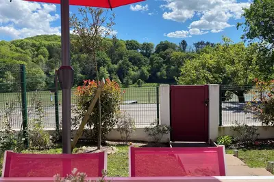 Image de Jolie maison mitoyenne idéalement située au bord du lac de Saint pée sur nivelle