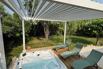 Maison de Charme  avec Jacuzzi et vue sur Gordes à moins de 5 minutes du Village